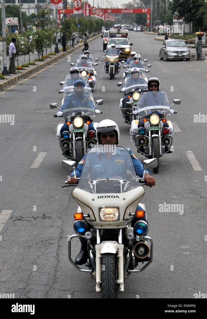 Lahore 27th Mar 2014 Pakistani Female Traffic Police Wardens Patrol Dxmpkj