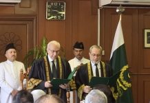 جسٹس منیب اختر نے قائم مقام چیف جسٹس کا حلف اٹھا لیا
